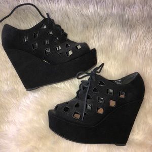 6in black wedge heels